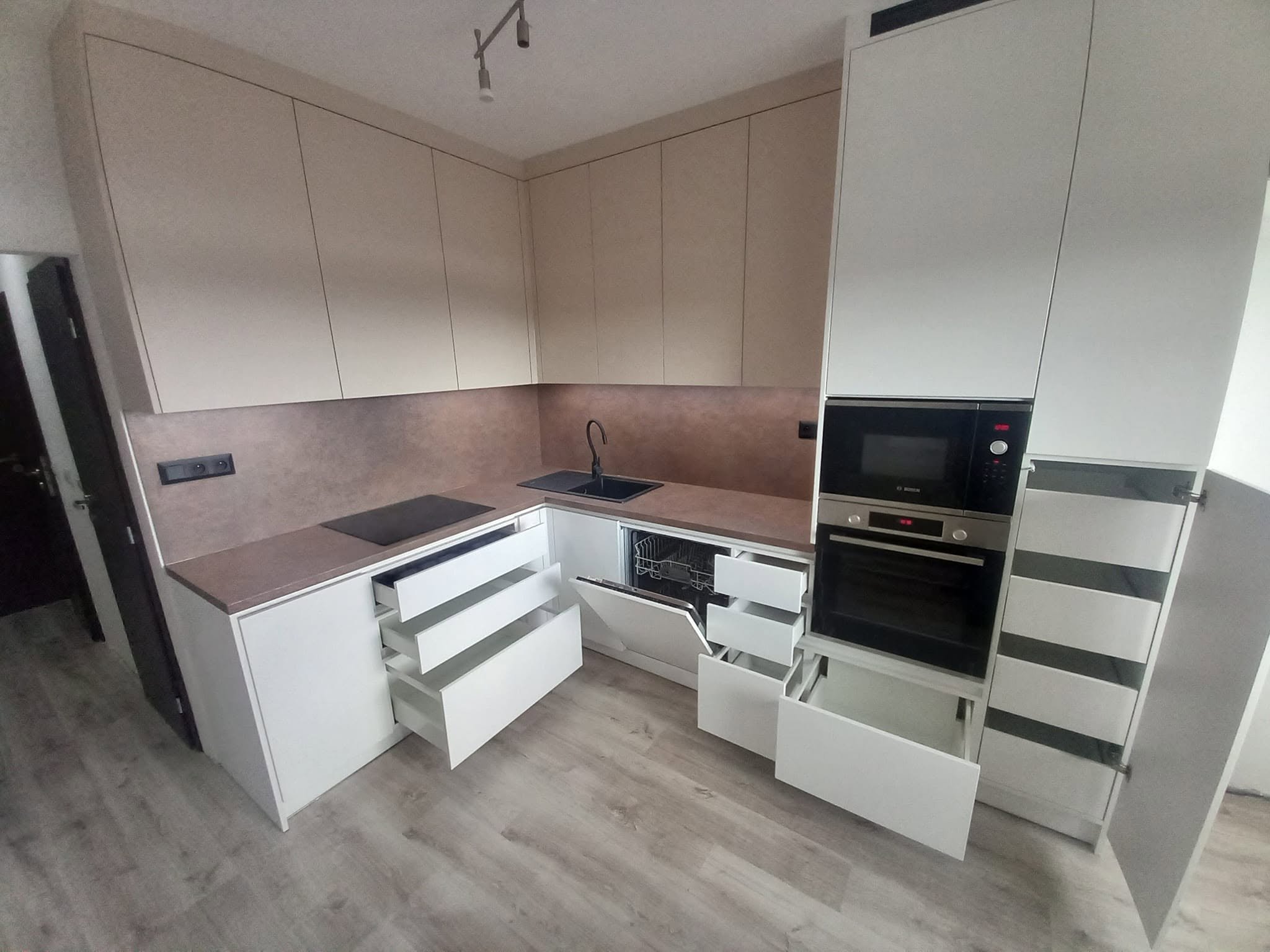 Kuchyňa na mieru č. 105 — Kuchynská linka na mieru