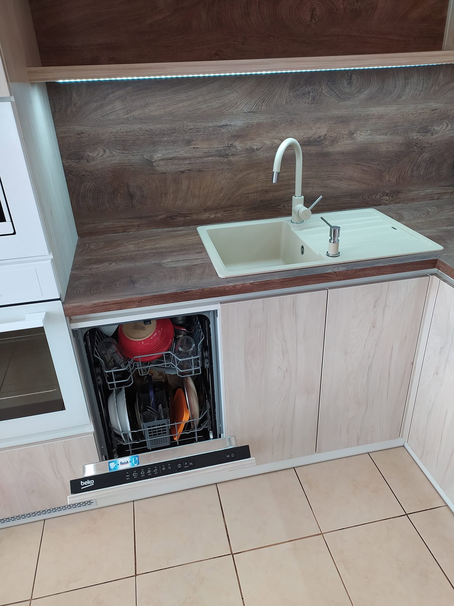 Kuchyňa na mieru č. 117 — Kuchynská linka na mieru