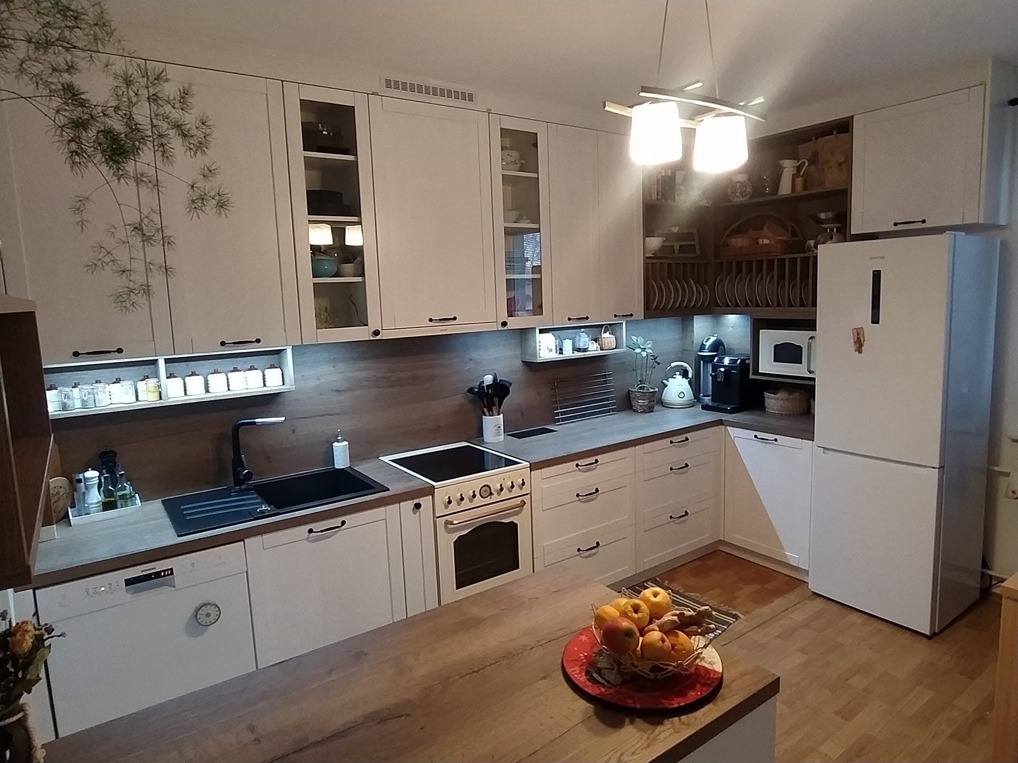 Kuchyňa na mieru č. 188 — Kuchynská linka na mieru