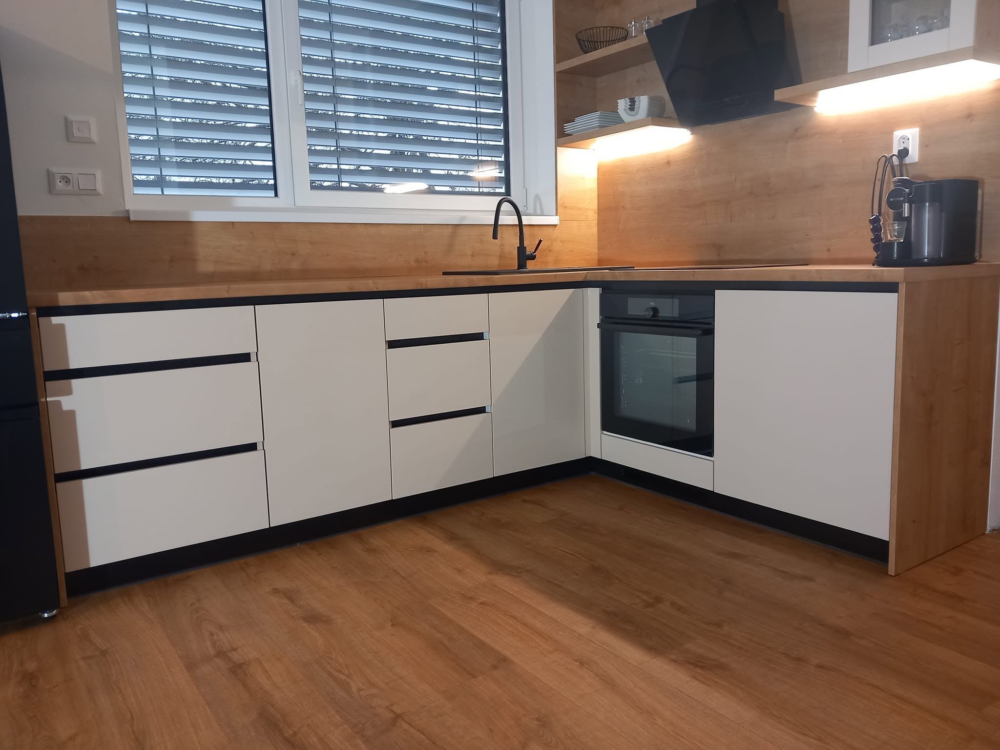 Kuchyňa na mieru č. 207 — Kuchynská linka na mieru