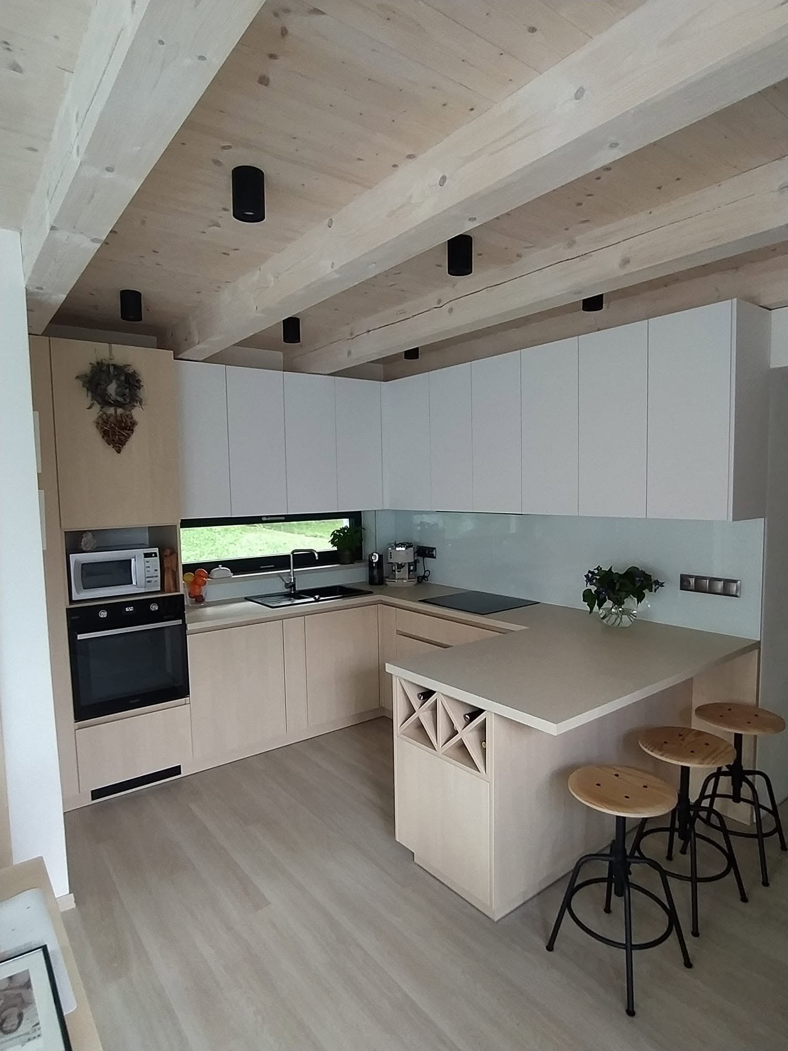 Kuchyňa na mieru č. 208 — Kuchynská linka na mieru