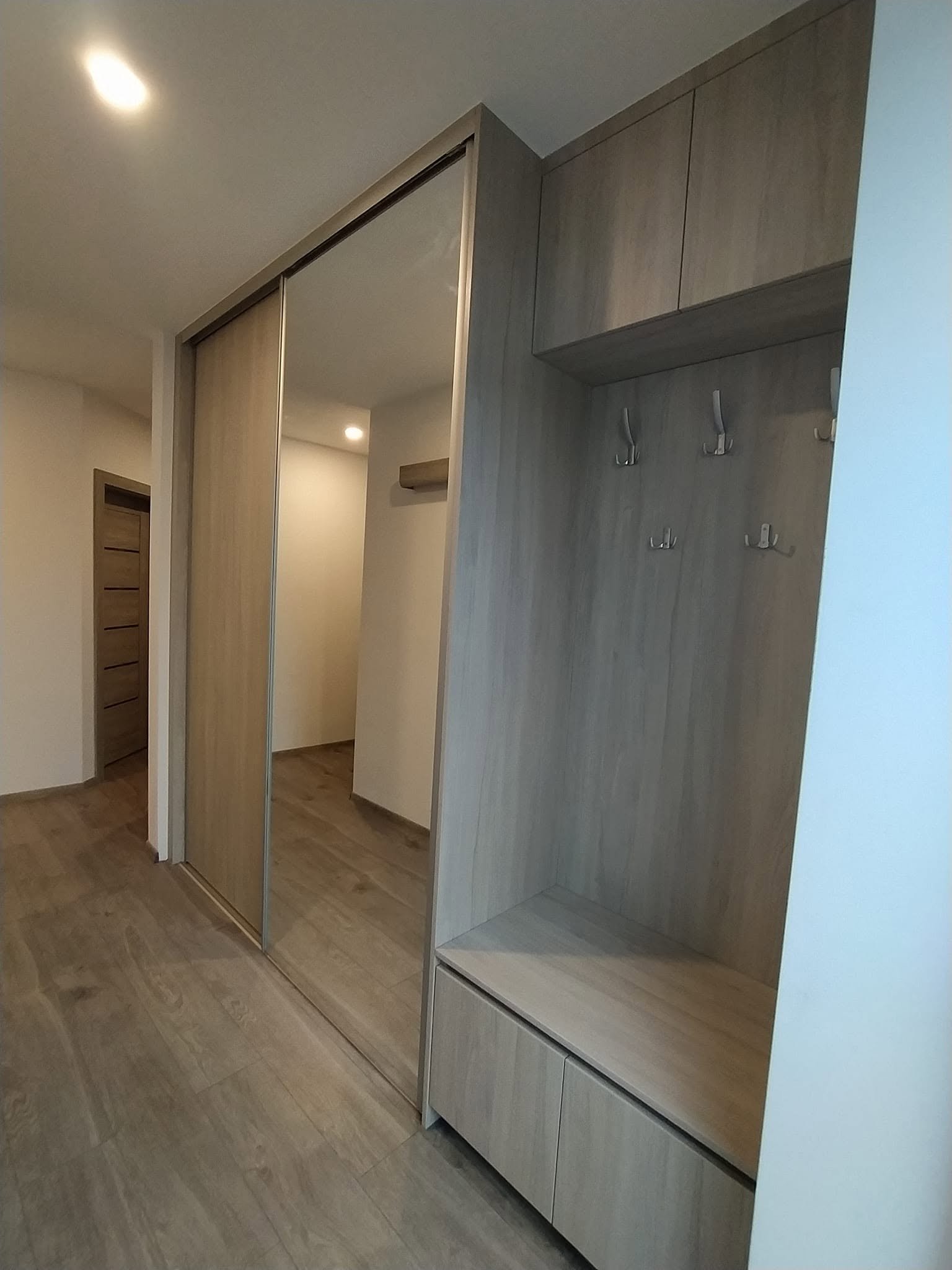Predsieň na mieru č. 28 — Nábytok do predsiene na mieru
