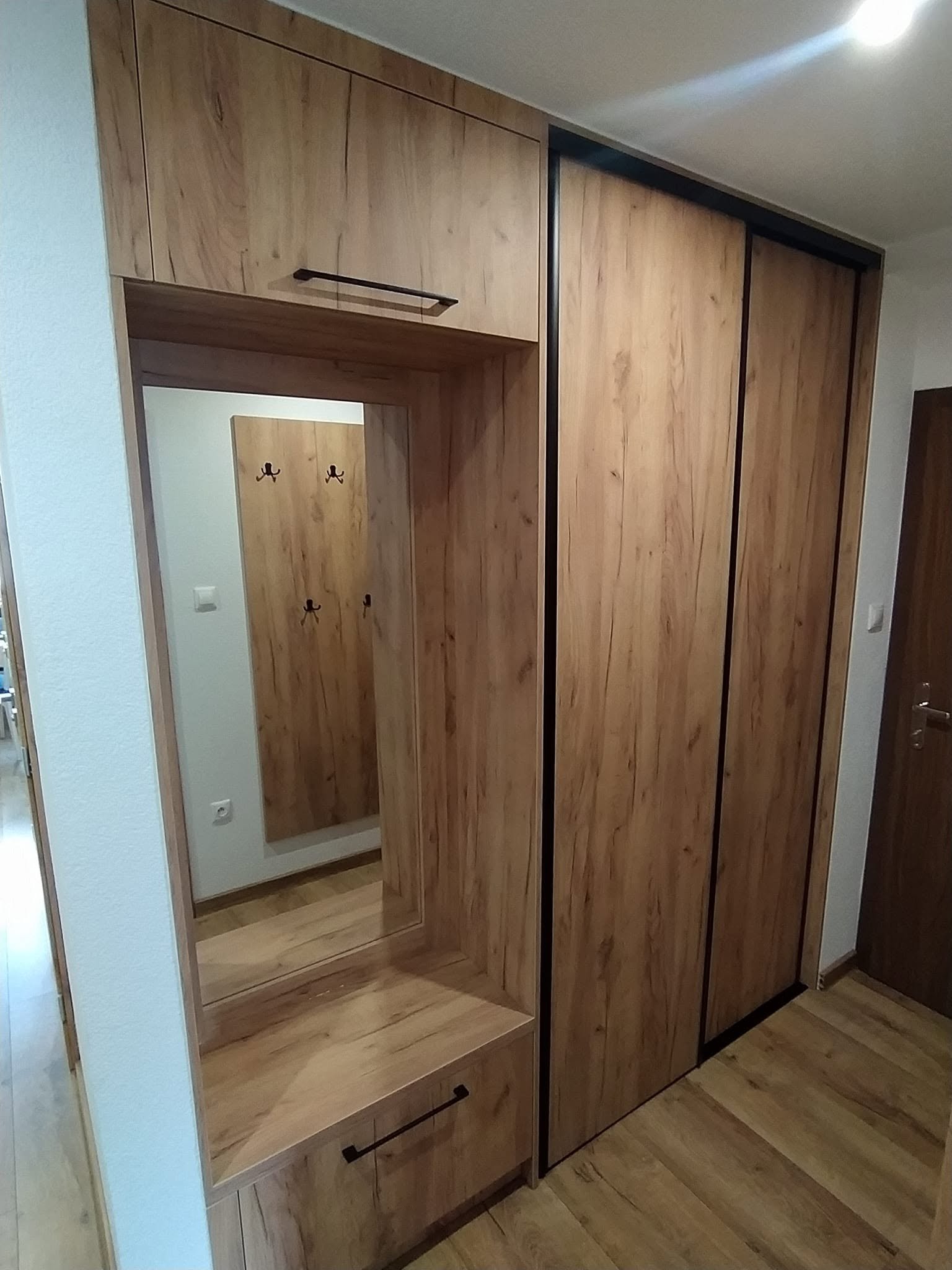Predsieň na mieru č. 30 — Nábytok do predsiene na mieru