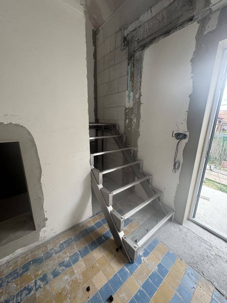 Drevené schodisko č. 15 — Drevené schodisko na mieru