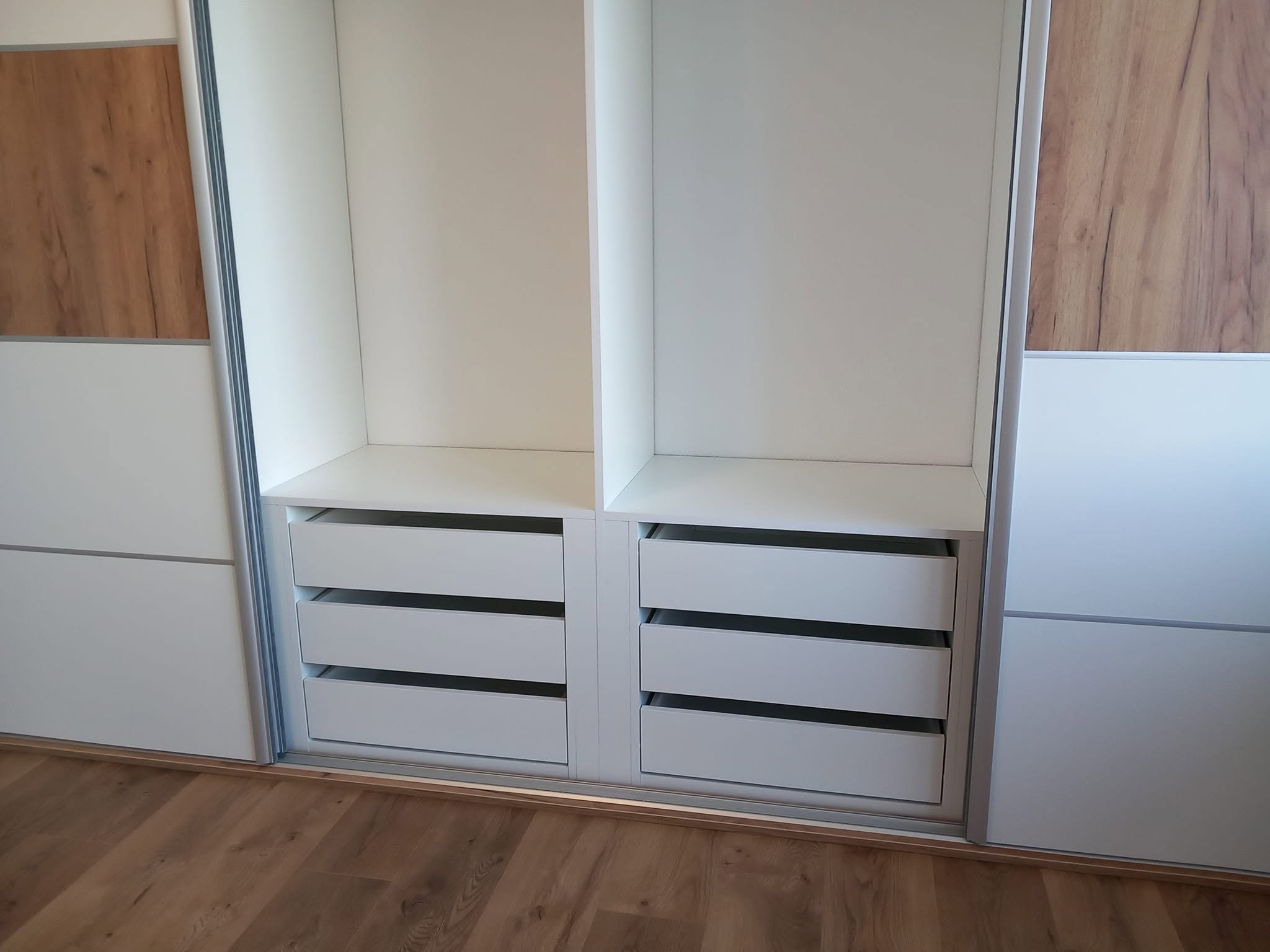 Vstavaná skriňa č. 100 — Vstavaná skriňa a šatník na mieru
