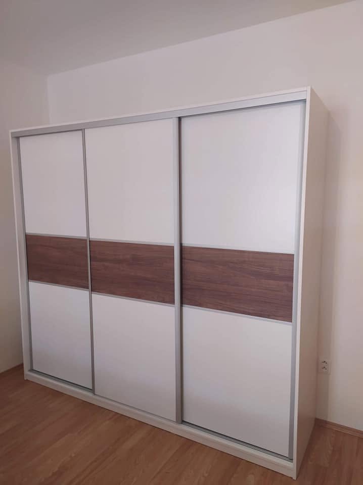 Vstavaná skriňa č. 106 — 5