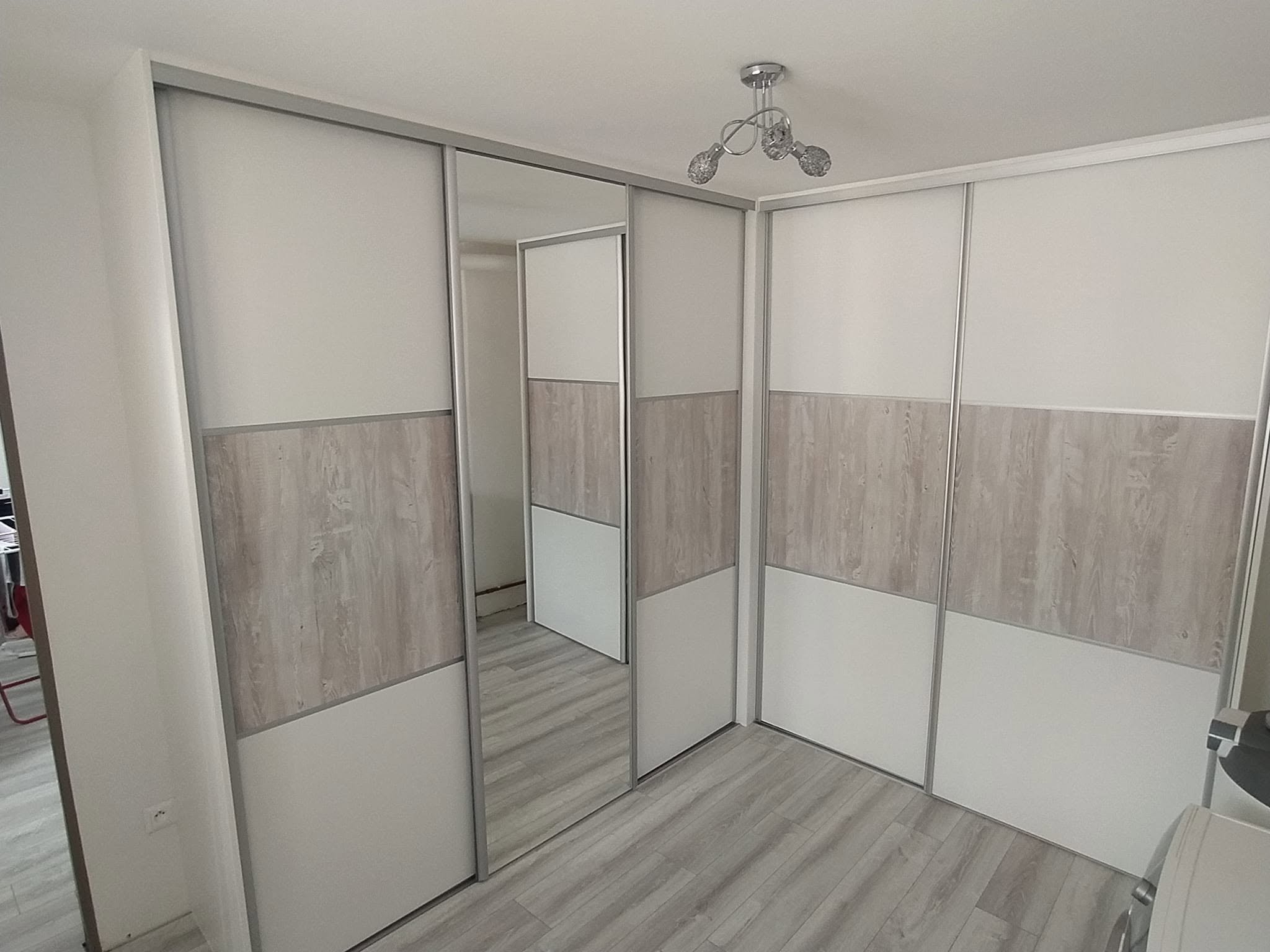Vstavaná skriňa č. 111 — Vstavaná skriňa a šatník na mieru