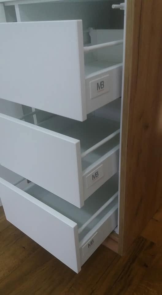 Vstavaná skriňa č. 12 — 6