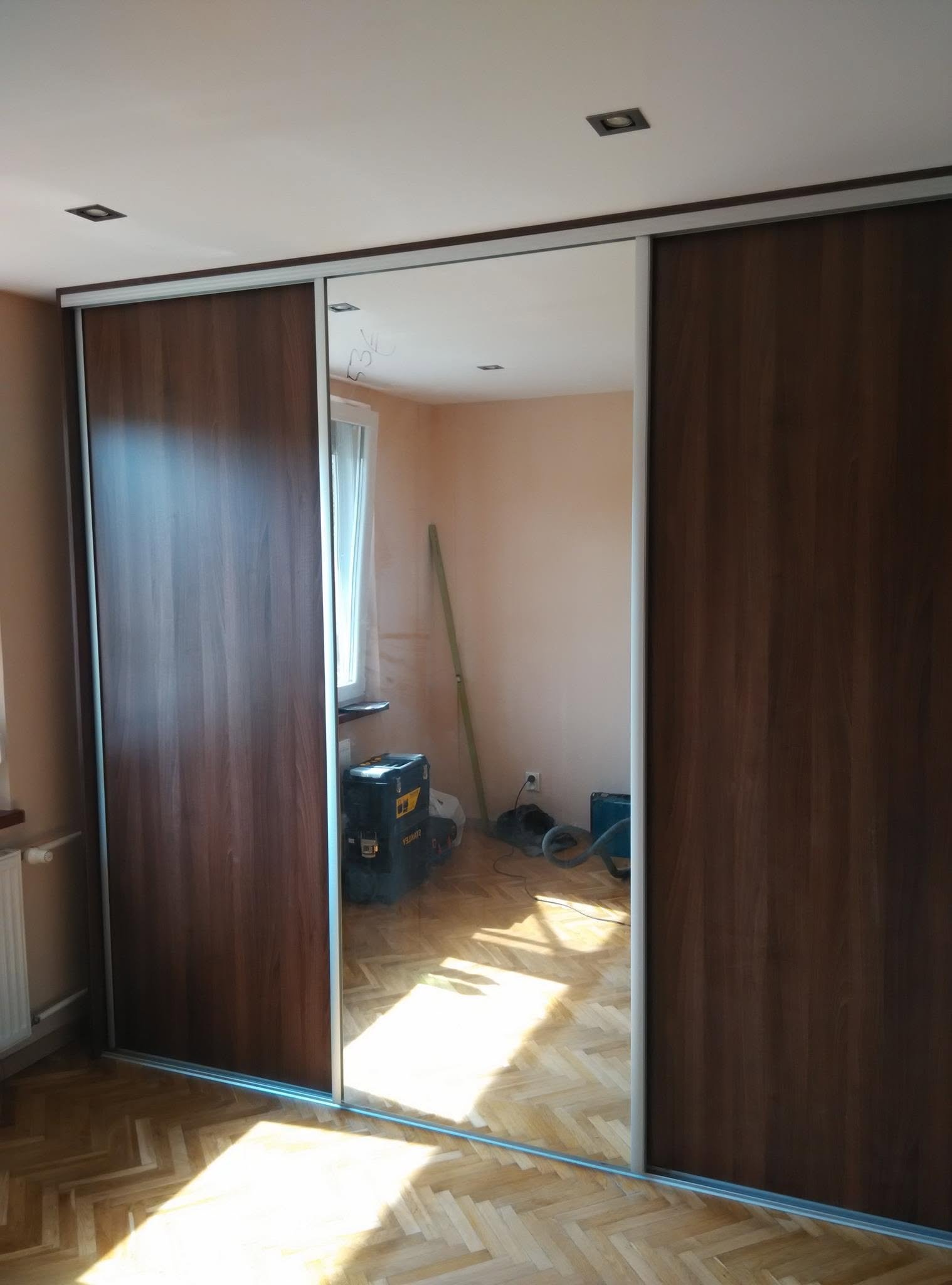 Vstavaná skriňa č. 124 — Vstavaná skriňa a šatník na mieru