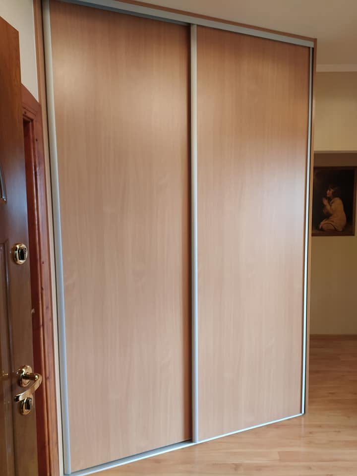 Vstavaná skriňa č. 126 — 2
