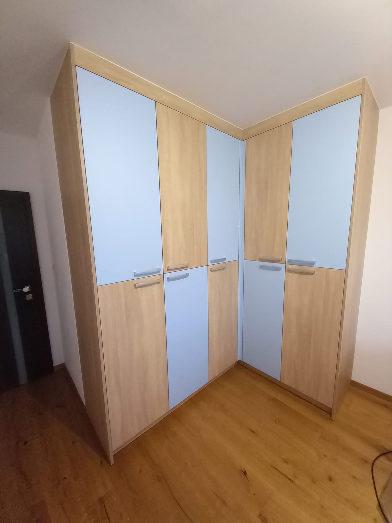 Vstavaná skriňa č. 130 — Vstavaná skriňa a šatník na mieru