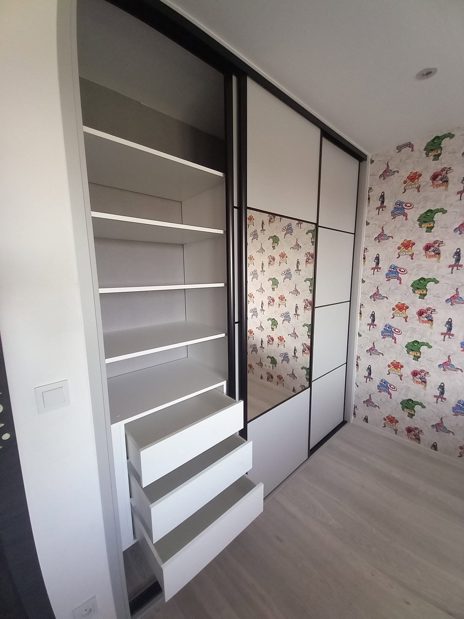 Vstavaná skriňa č. 134 — Vstavaná skriňa a šatník na mieru