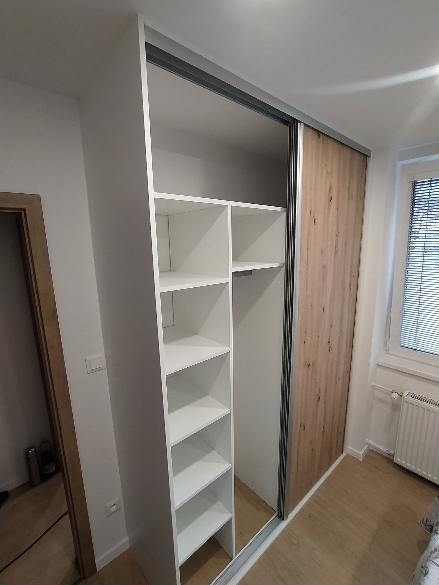Vstavaná skriňa č. 17 — Vstavaná skriňa a šatník na mieru