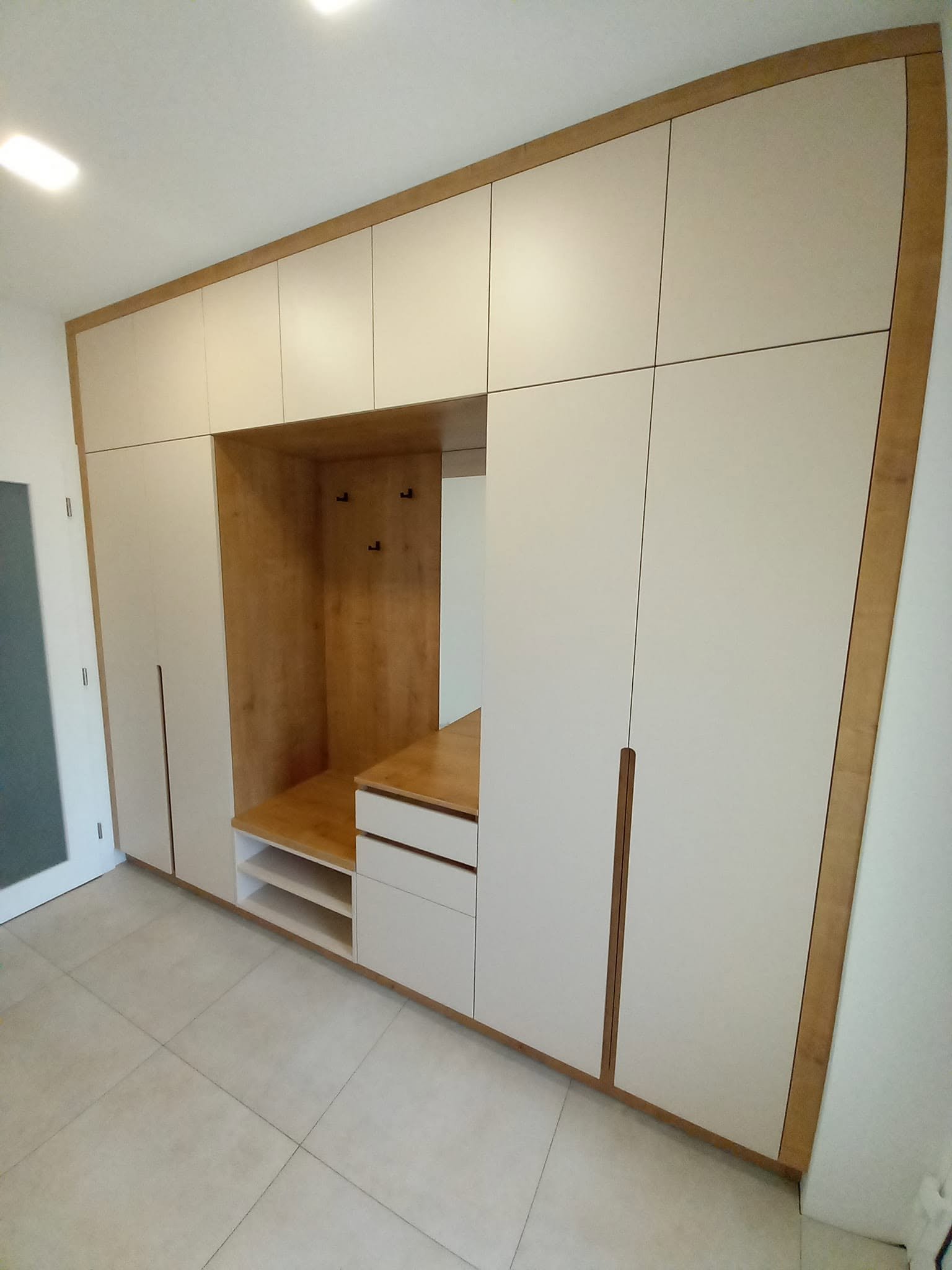 Vstavaná skriňa č. 26 — Vstavaná skriňa a šatník na mieru