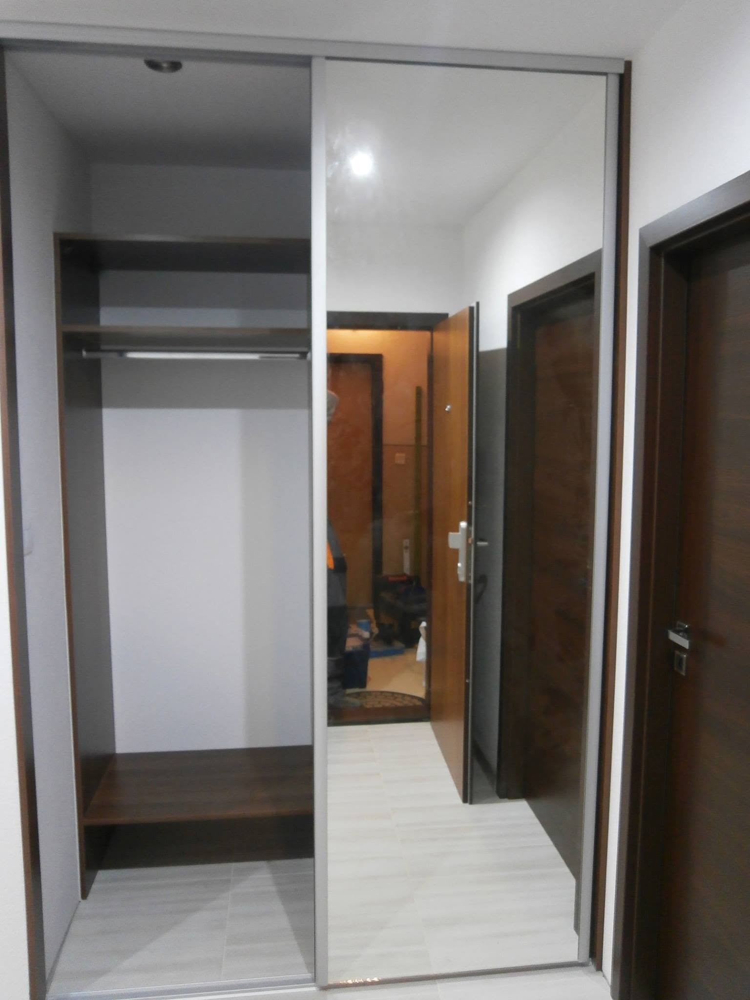Vstavaná skriňa č. 33 — Vstavaná skriňa a šatník na mieru