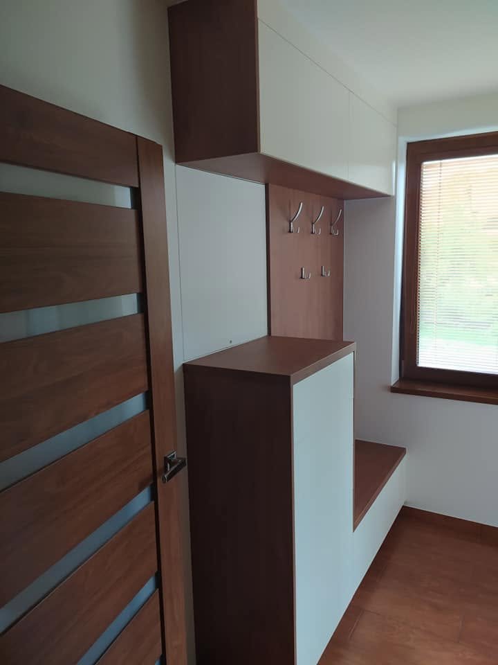Vstavaná skriňa č. 33 — 4