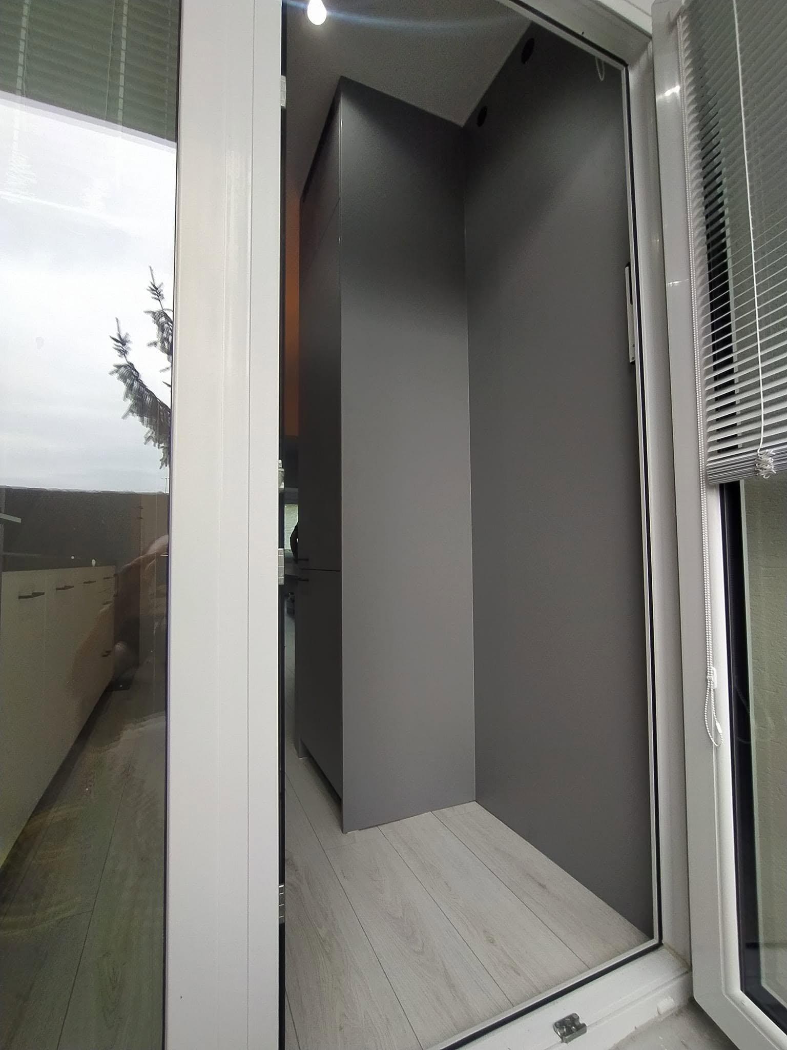 Vstavaná skriňa č. 35 — Vstavaná skriňa a šatník na mieru