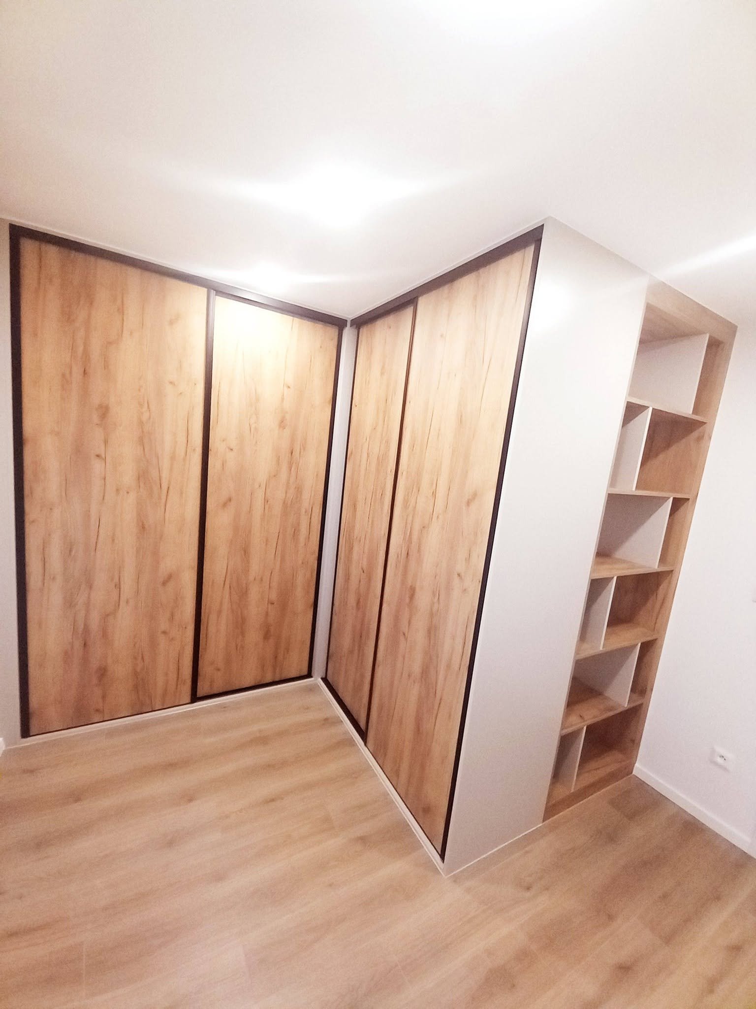 Vstavaná skriňa č. 36 — Vstavaná skriňa a šatník na mieru
