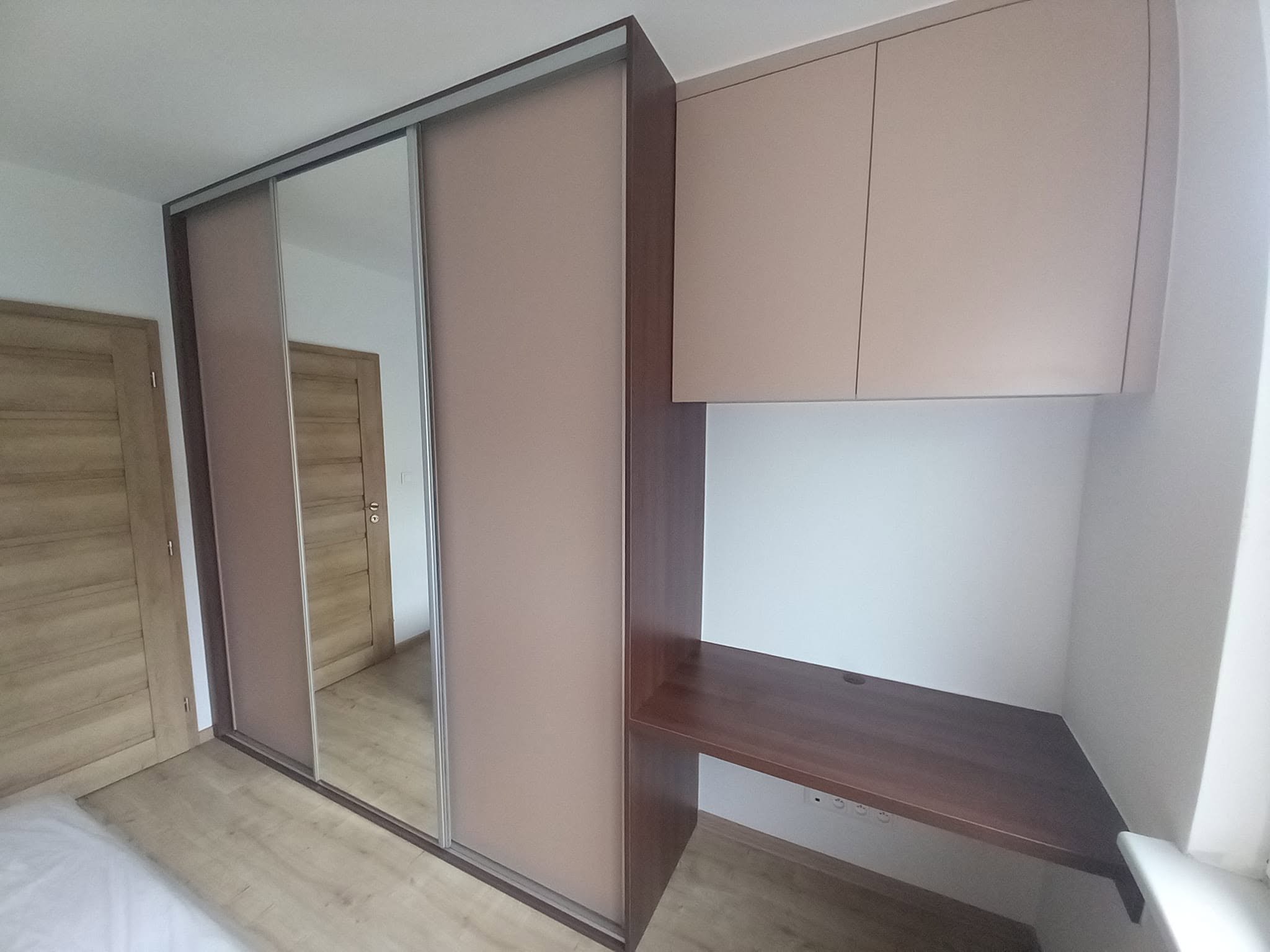Vstavaná skriňa č. 43 — Vstavaná skriňa a šatník na mieru