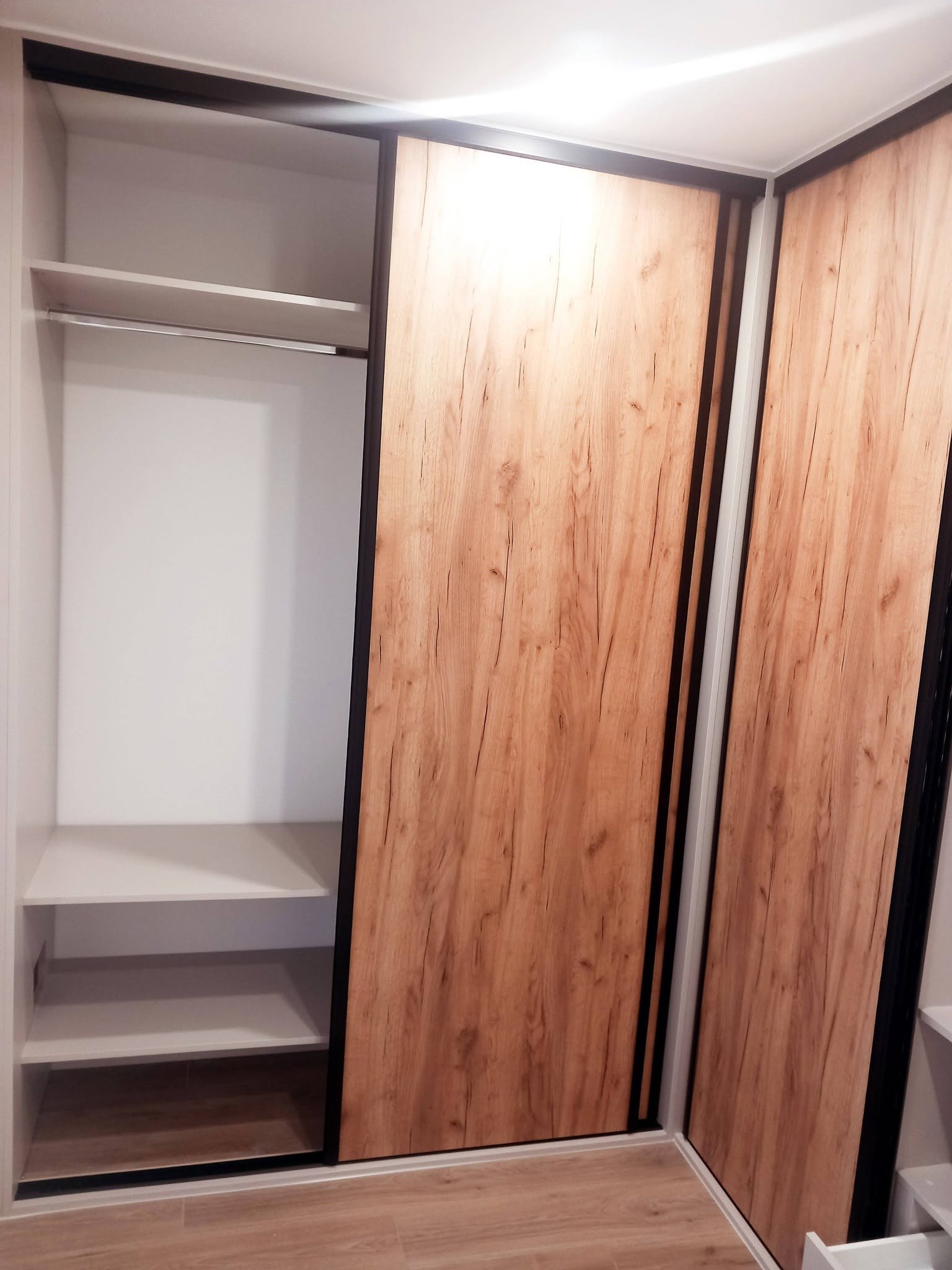 Vstavaná skriňa č. 48 — Vstavaná skriňa a šatník na mieru