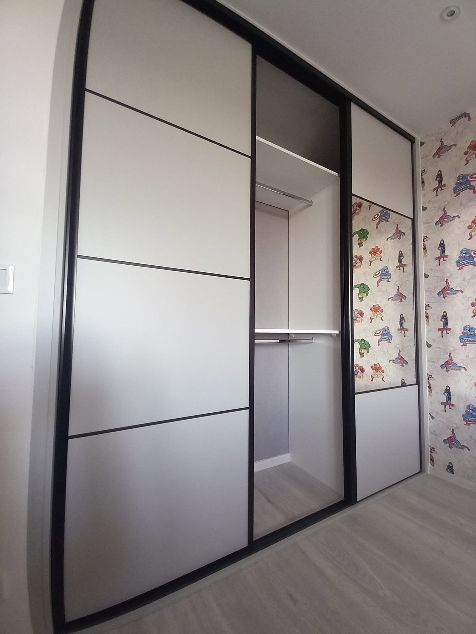 Vstavaná skriňa č. 49 — Vstavaná skriňa a šatník na mieru