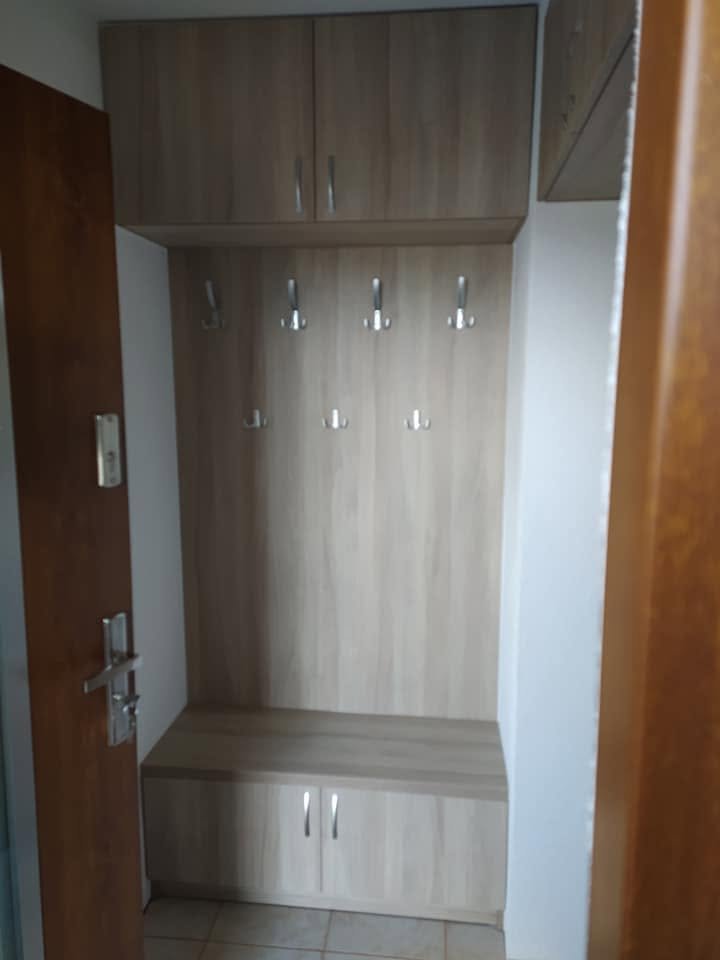 Vstavaná skriňa č. 5 — 6