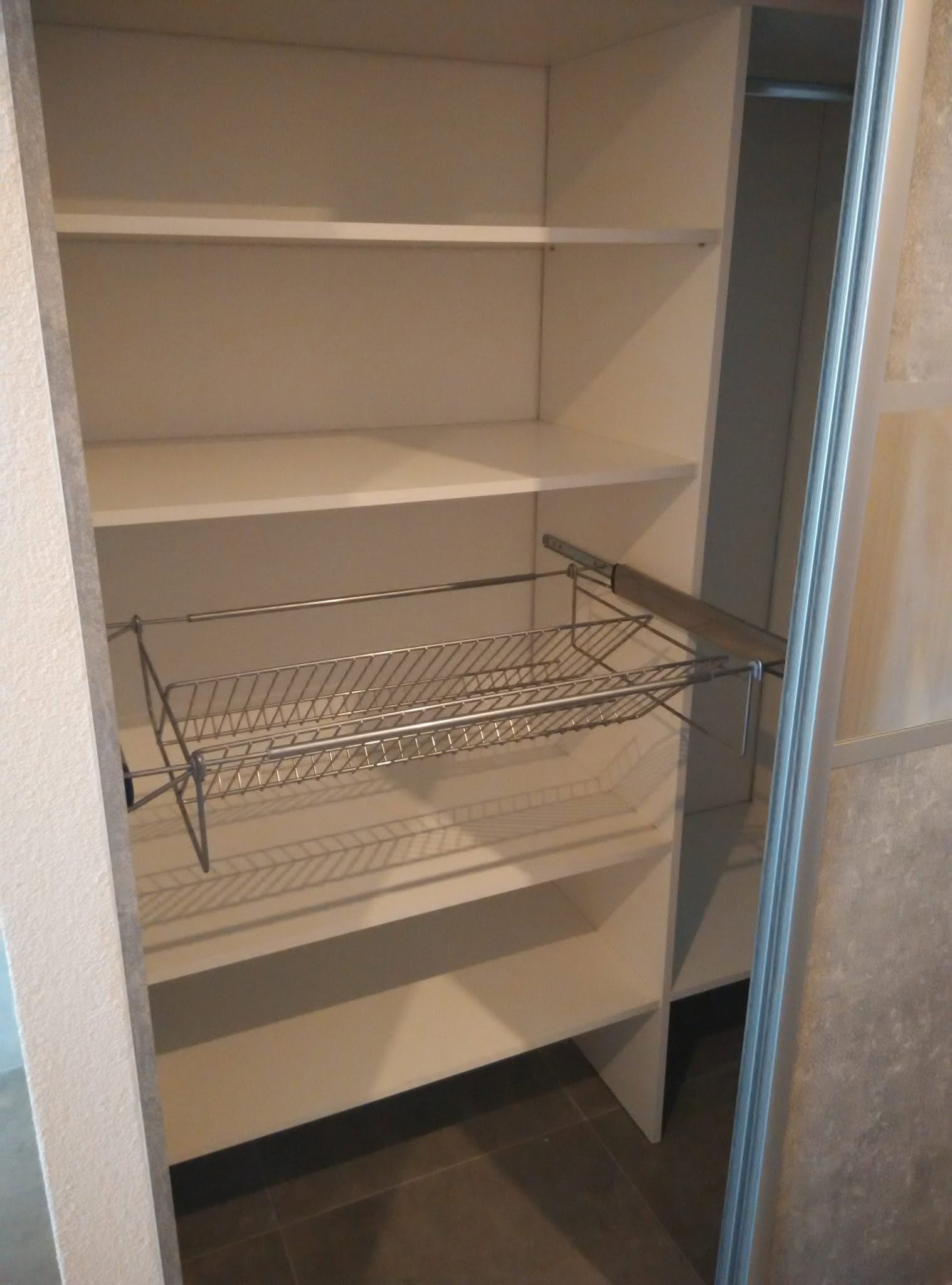 Vstavaná skriňa č. 60 — Vstavaná skriňa a šatník na mieru