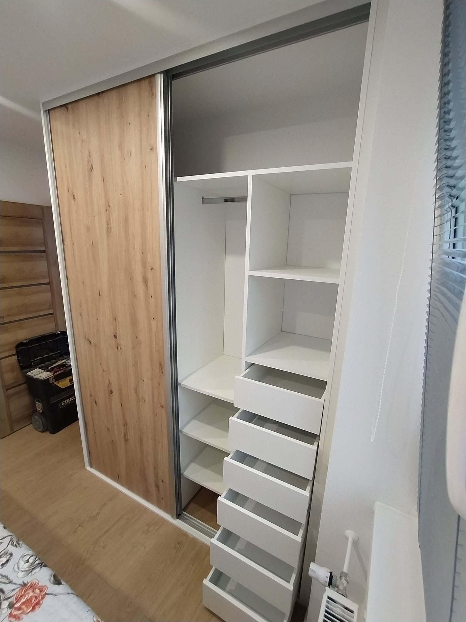 Vstavaná skriňa č. 63 — Vstavaná skriňa a šatník na mieru