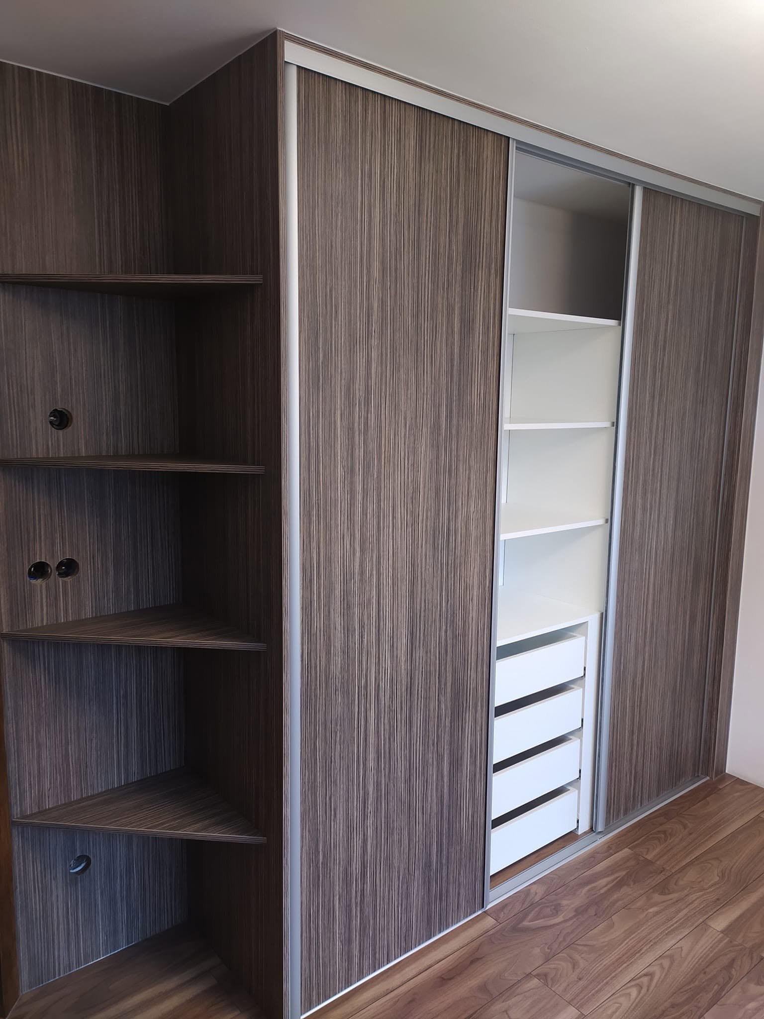 Vstavaná skriňa č. 67 — Vstavaná skriňa a šatník na mieru