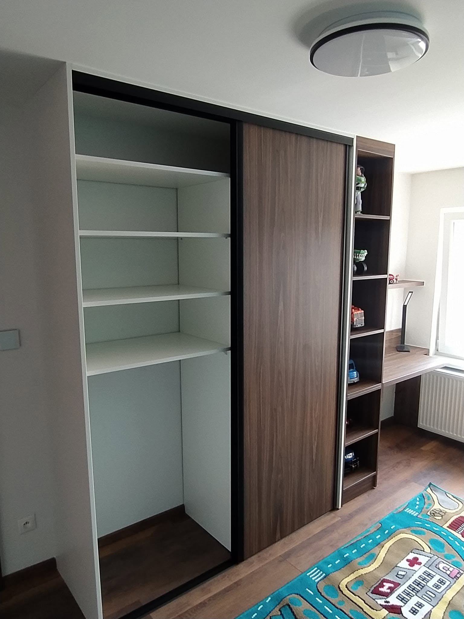 Vstavaná skriňa č. 79 — Vstavaná skriňa a šatník na mieru