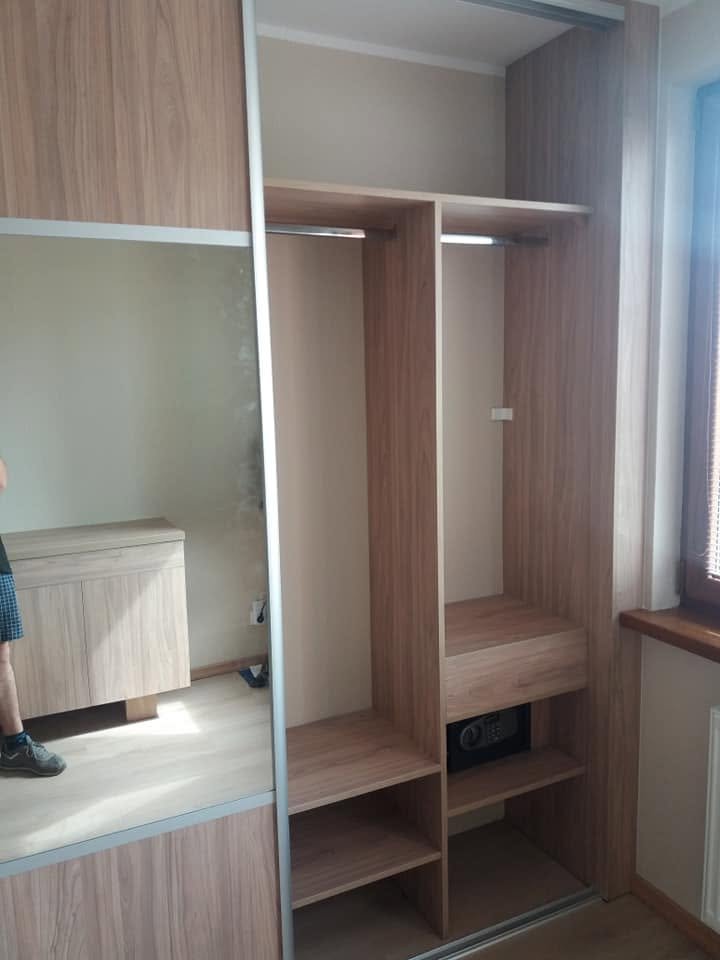 Vstavaná skriňa č. 83 — 4