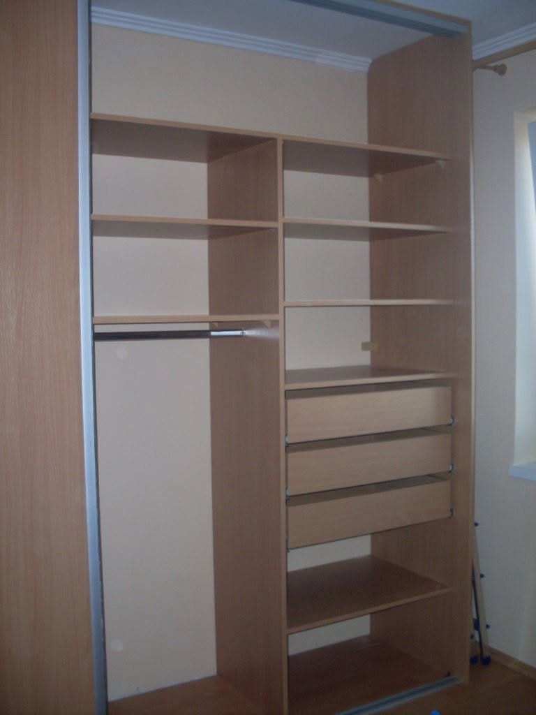 Vstavaná skriňa č. 83 — 6
