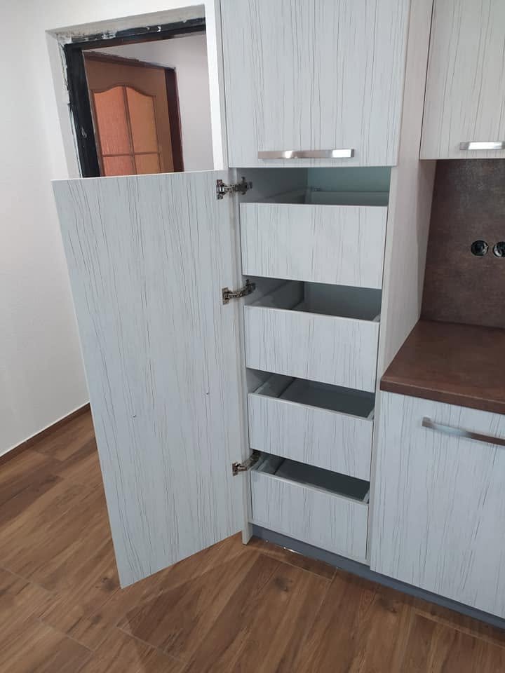 Vstavaná skriňa č. 89 — 4