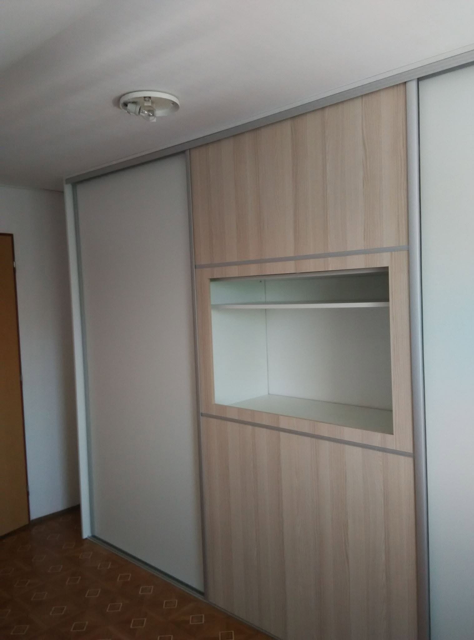 Vstavaná skriňa č. 91 — 3