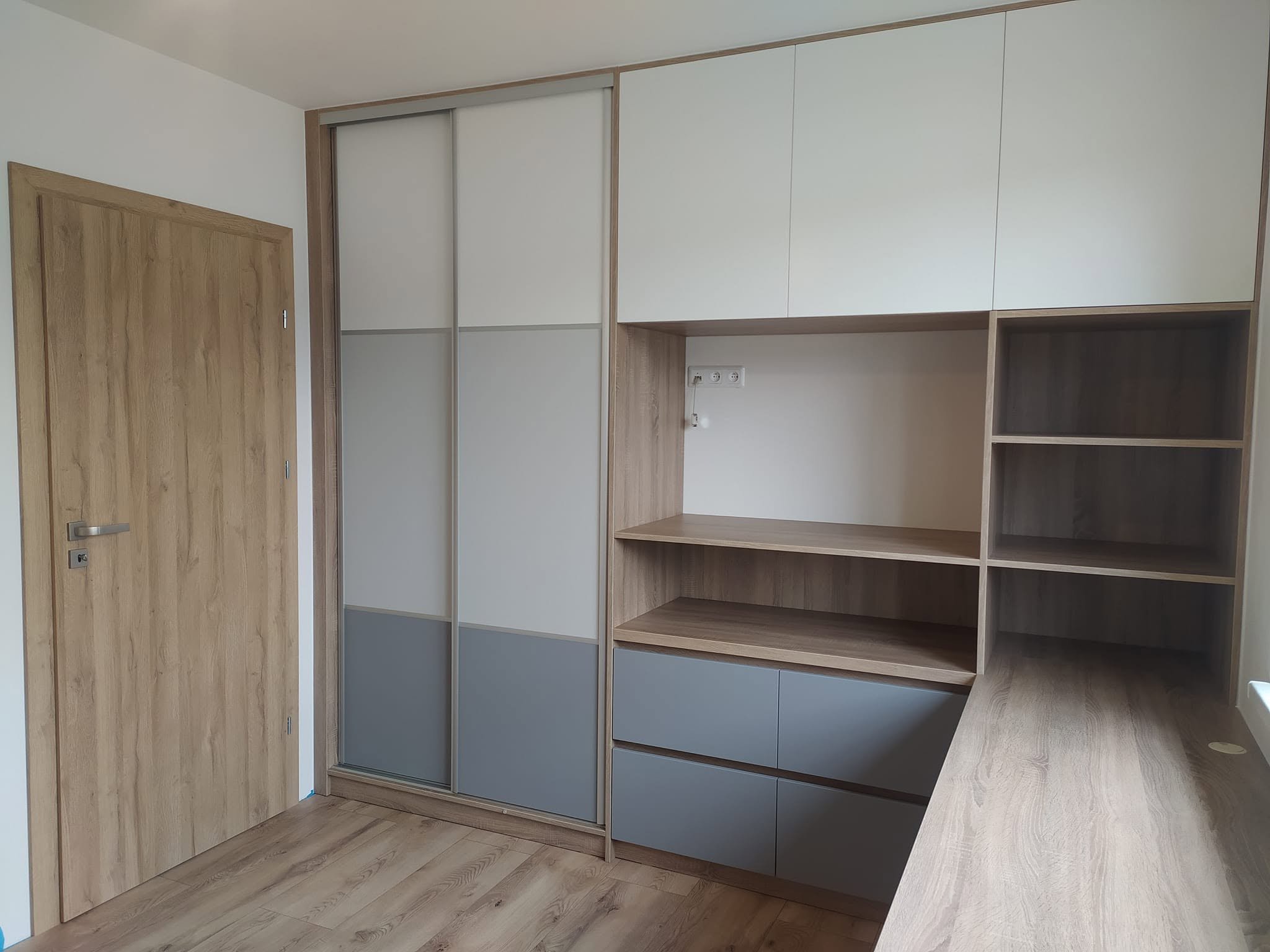 Vstavaná skriňa č. 92 — Vstavaná skriňa a šatník na mieru