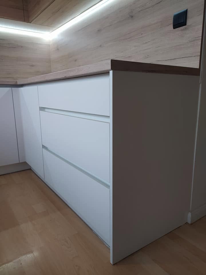 Vstavaná skriňa č. 95 — 6