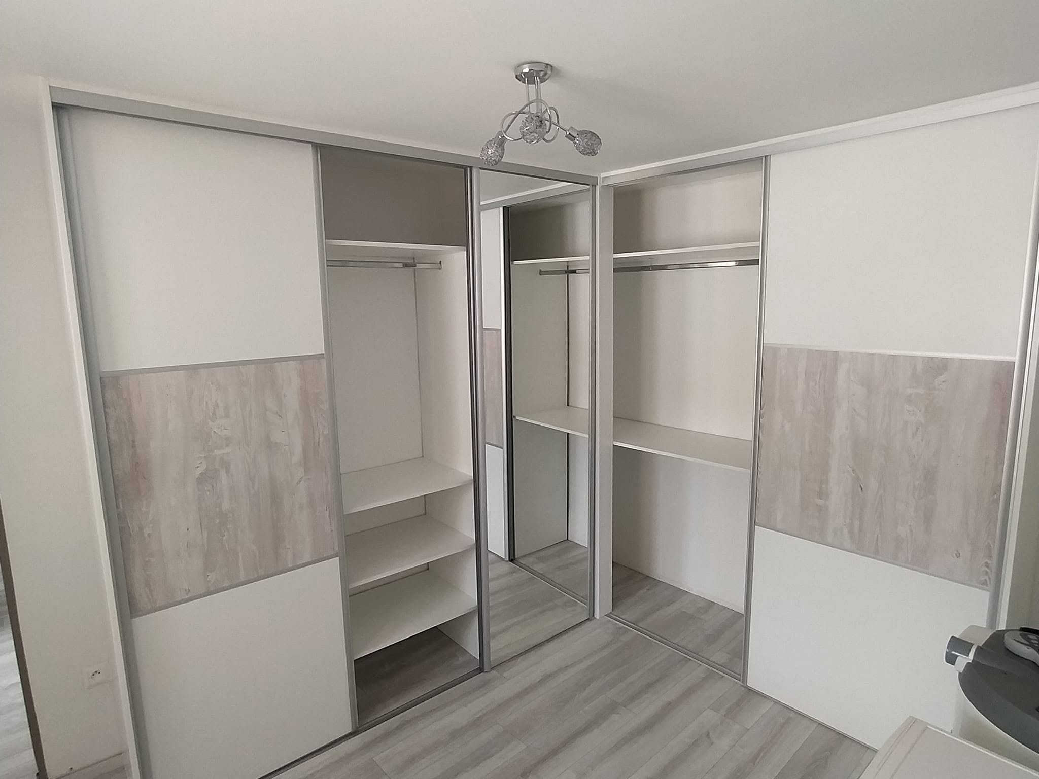 Vstavaná skriňa č. 99 — Vstavaná skriňa a šatník na mieru